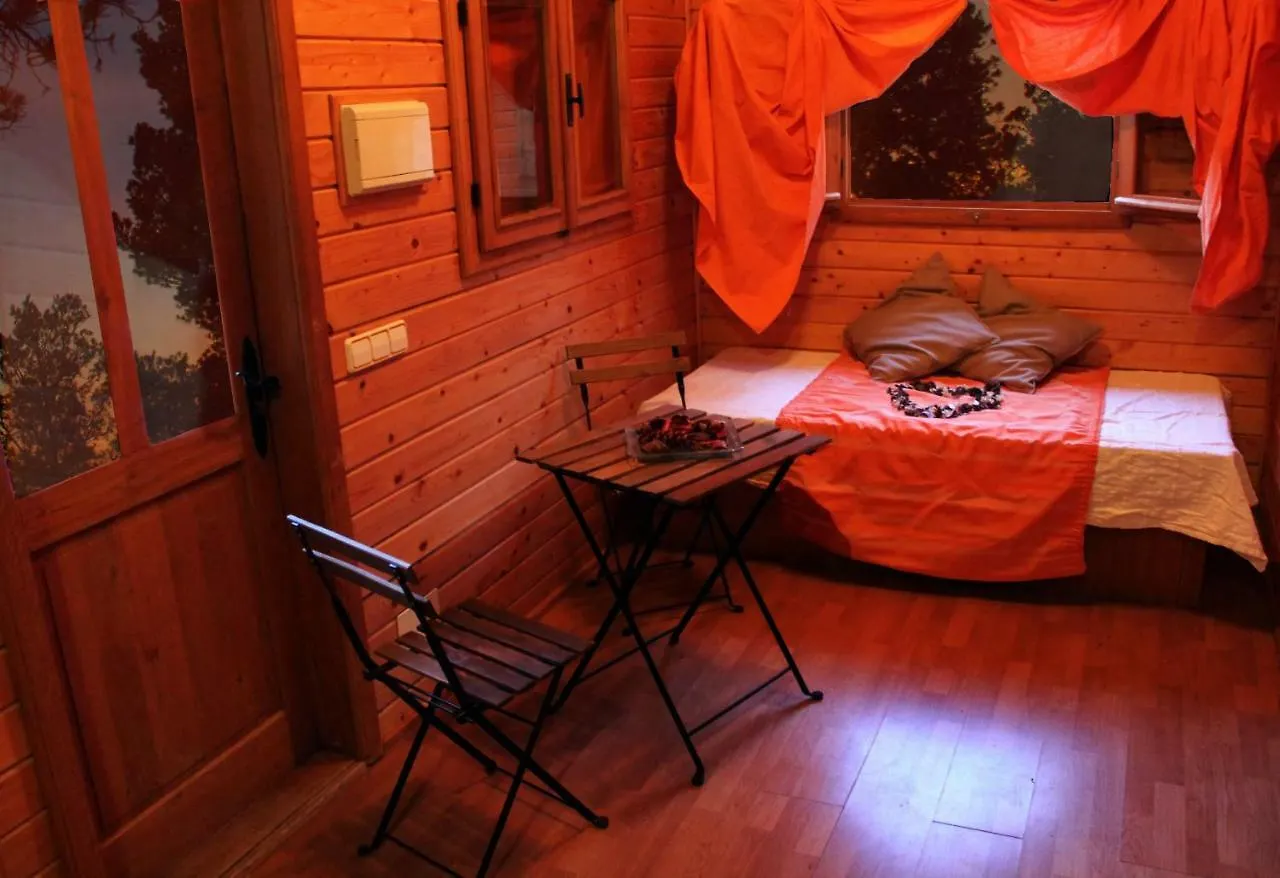 Centro De Ocio Alua Bungalows Camping Rafting Benameji Campsite