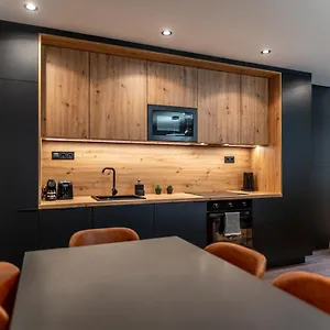 Downtown Luxury By Stlcz With 2 Bathrooms Apartamento Budapest