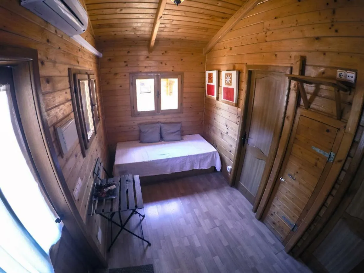 Centro De Ocio Alua Bungalows Camping Rafting Benameji